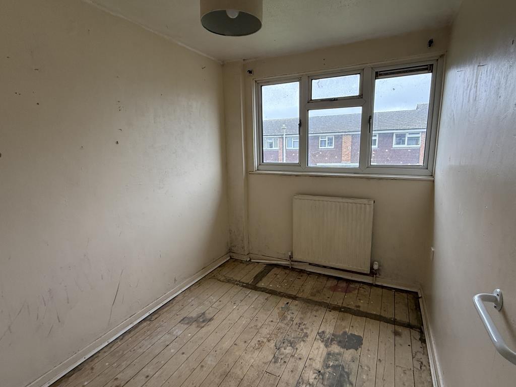 Lot: 89 - HOUSE IN NEED OF IMPROVEMENT - Bedroom 2 in House in Need of Improvement